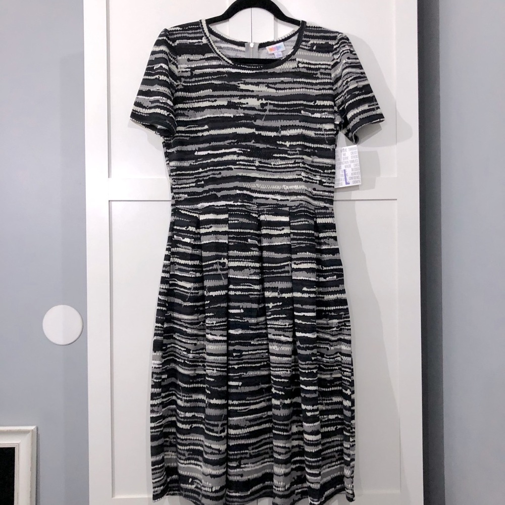 NWT LuLaRoe Amelia dress Size L